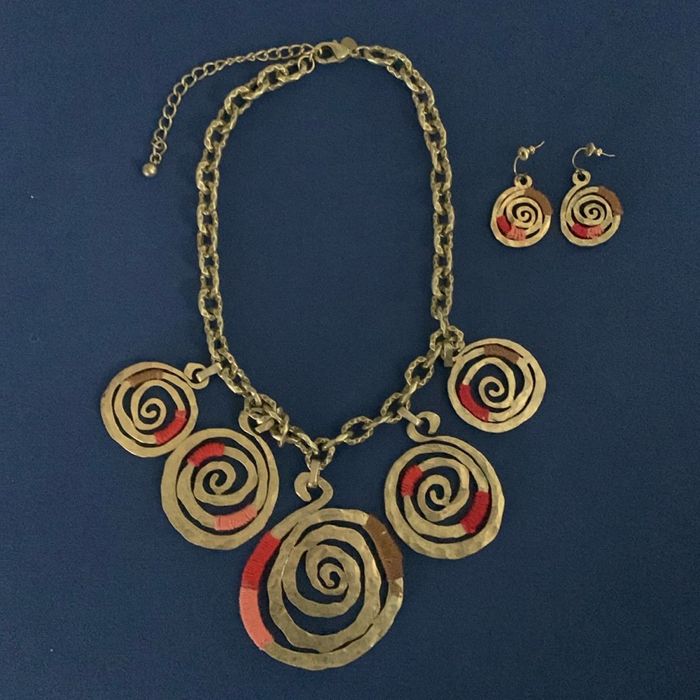 Lovely statement necklace with matching earrings